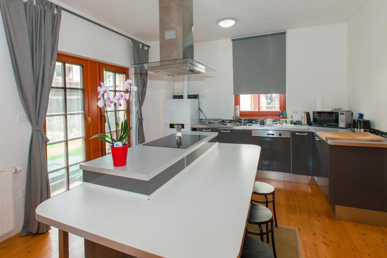בובק Thirsty River Apartments מראה חיצוני תמונה