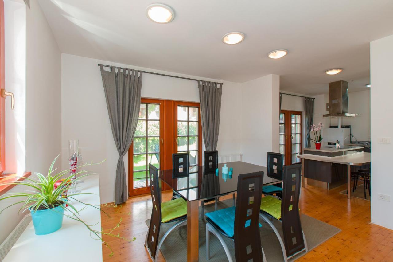 בובק Thirsty River Apartments מראה חיצוני תמונה