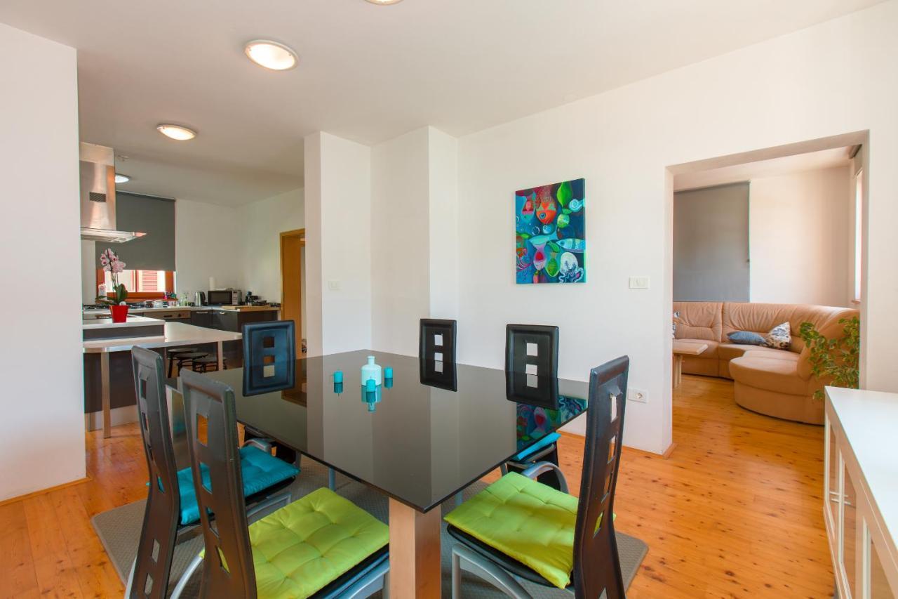 בובק Thirsty River Apartments מראה חיצוני תמונה