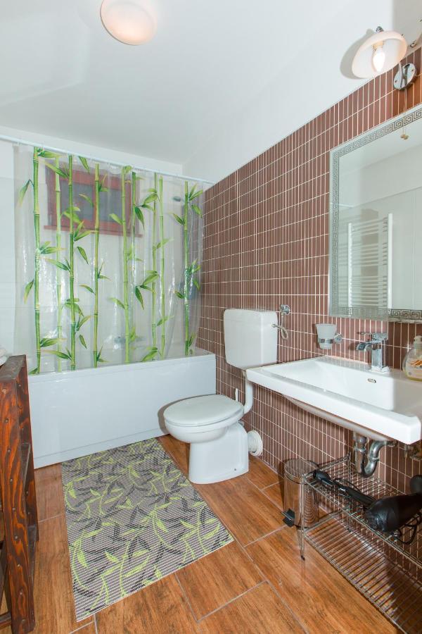 בובק Thirsty River Apartments מראה חיצוני תמונה