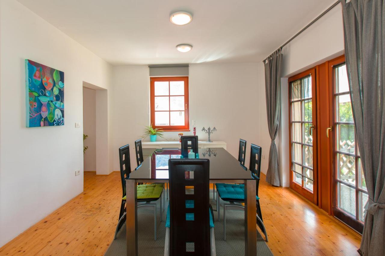 בובק Thirsty River Apartments מראה חיצוני תמונה