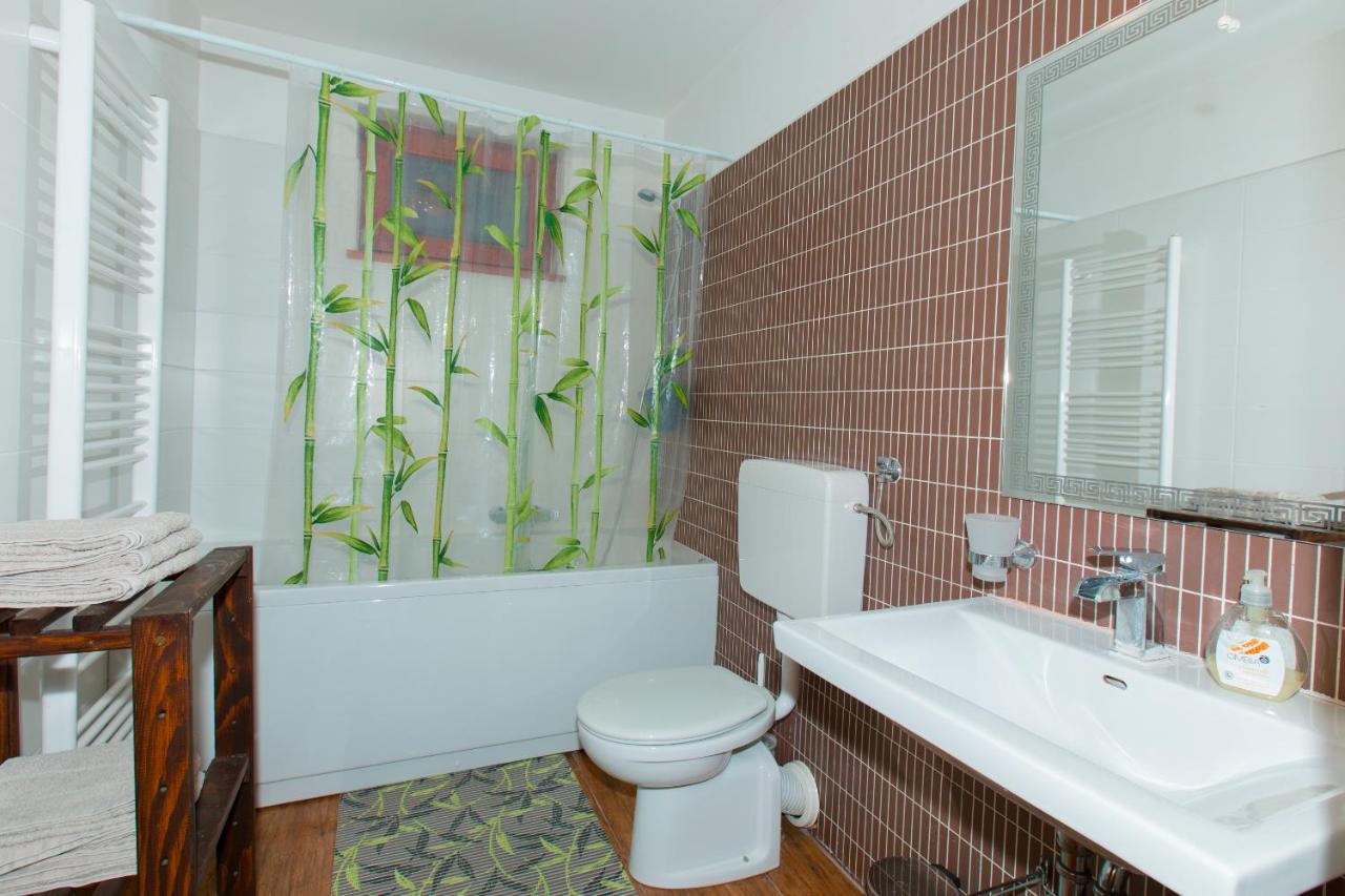 בובק Thirsty River Apartments מראה חיצוני תמונה