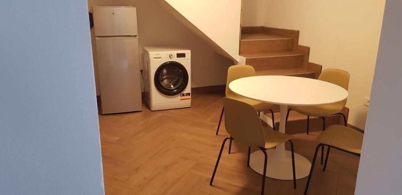 בובק Thirsty River Apartments מראה חיצוני תמונה